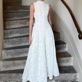 Vestido Midi em Renda Texturizada com Flores Acinturado – Carla