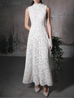 Vestido Midi em Renda Texturizada com Flores Acinturado – Carla