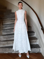 Vestido Midi em Renda Texturizada com Flores Acinturado – Carla
