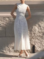 Vestido Midi em Renda Texturizada com Flores Acinturado – Carla