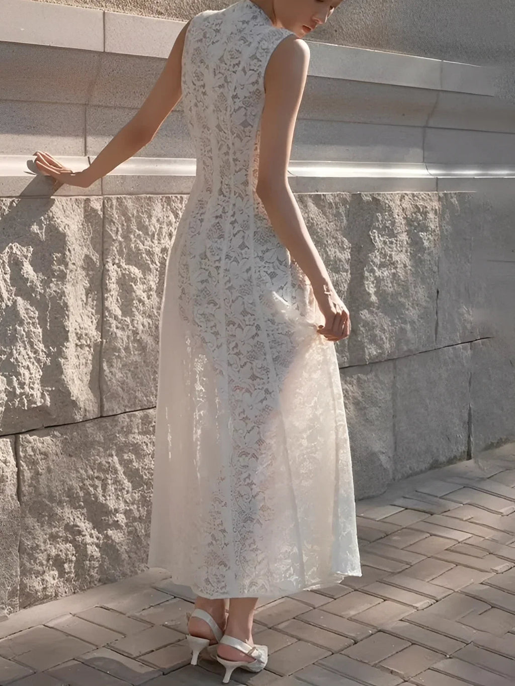 Vestido Midi em Renda Texturizada com Flores Acinturado – Carla