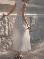 Vestido Midi em Renda Texturizada com Flores Acinturado – Carla