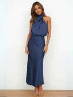 Vestido Midi Acetinado Acinturado com Gola Alta Drapeada Elegante – Ébano