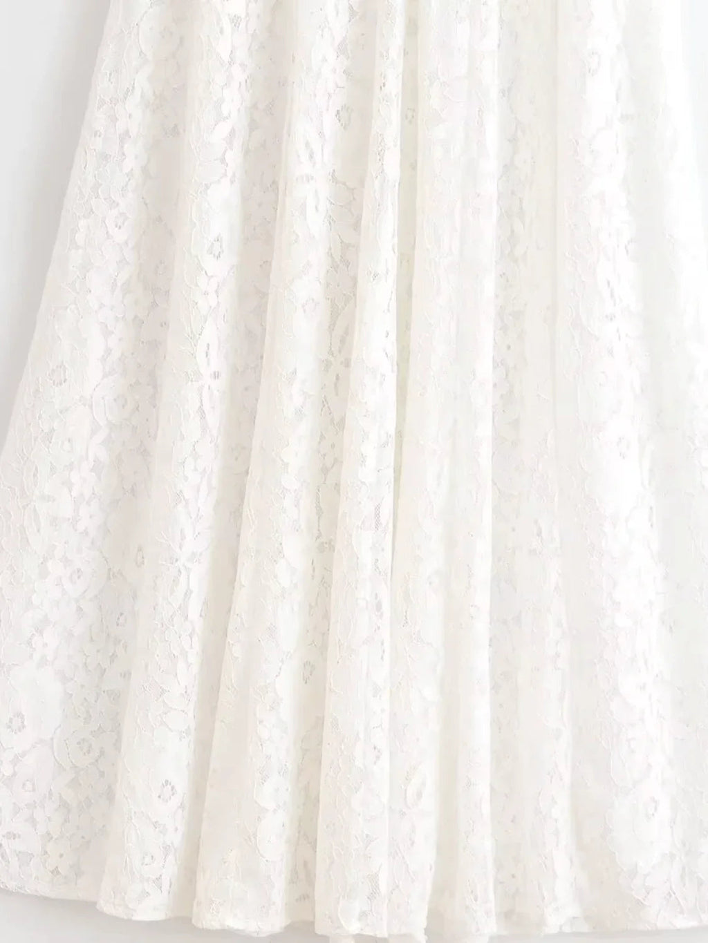 Vestido Midi em Renda Texturizada com Flores Acinturado – Carla