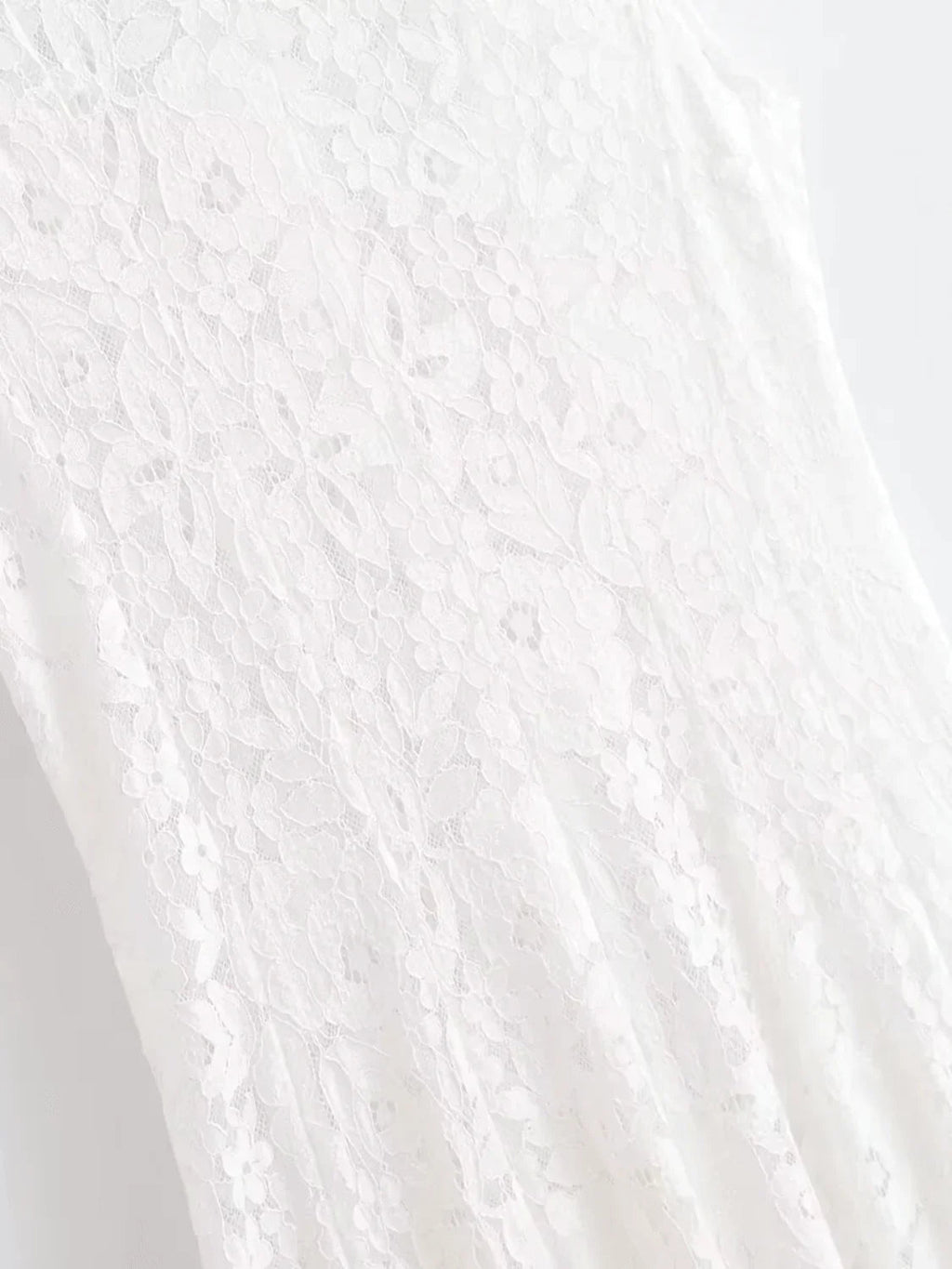 Vestido Midi em Renda Texturizada com Flores Acinturado – Carla