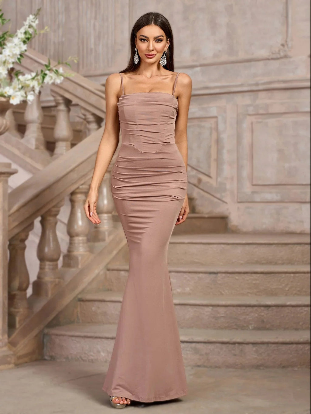 Vestido Formal Justo com Franzido e Cor Sólida