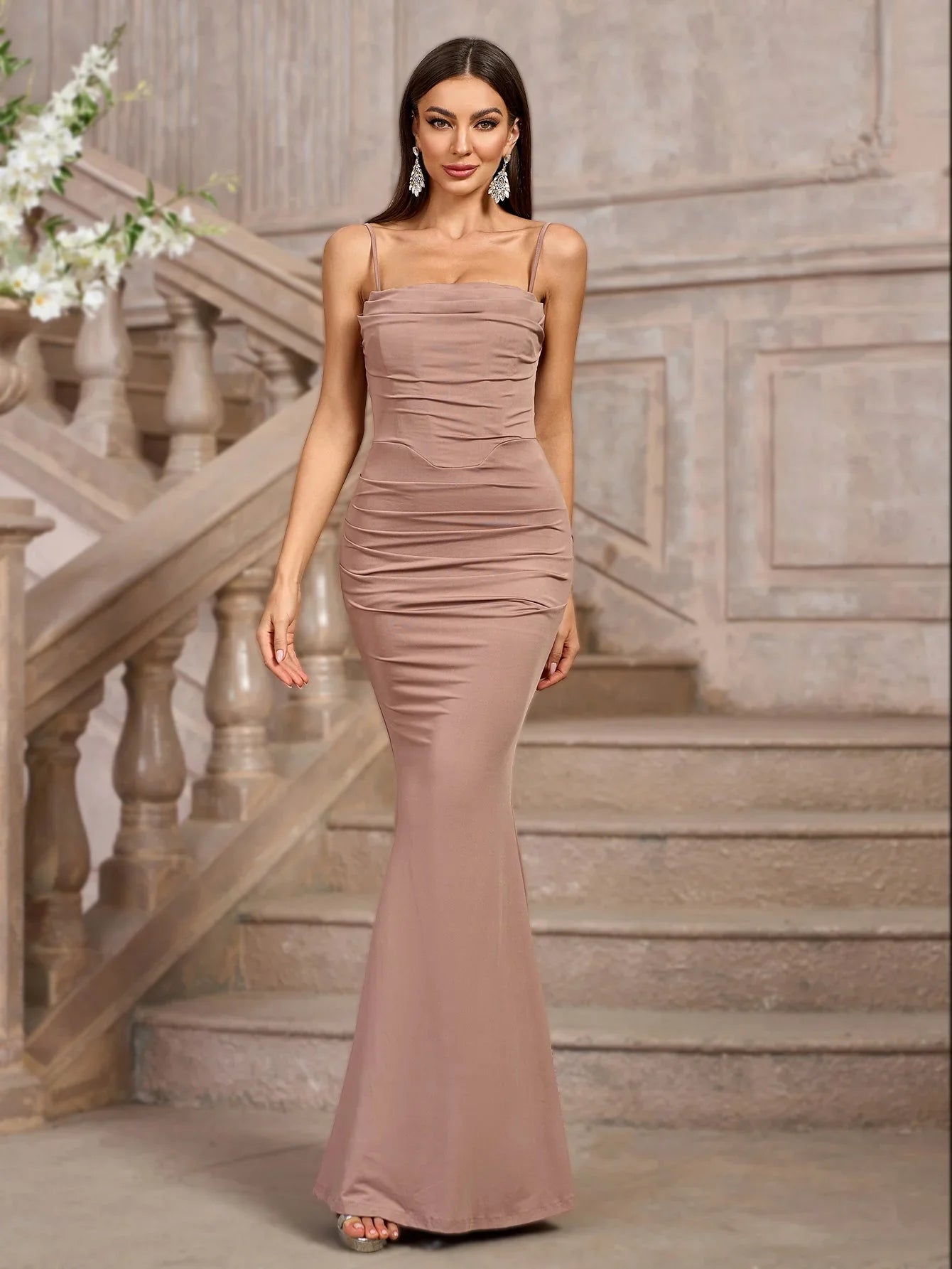 Vestido Formal Justo com Franzido e Cor Sólida